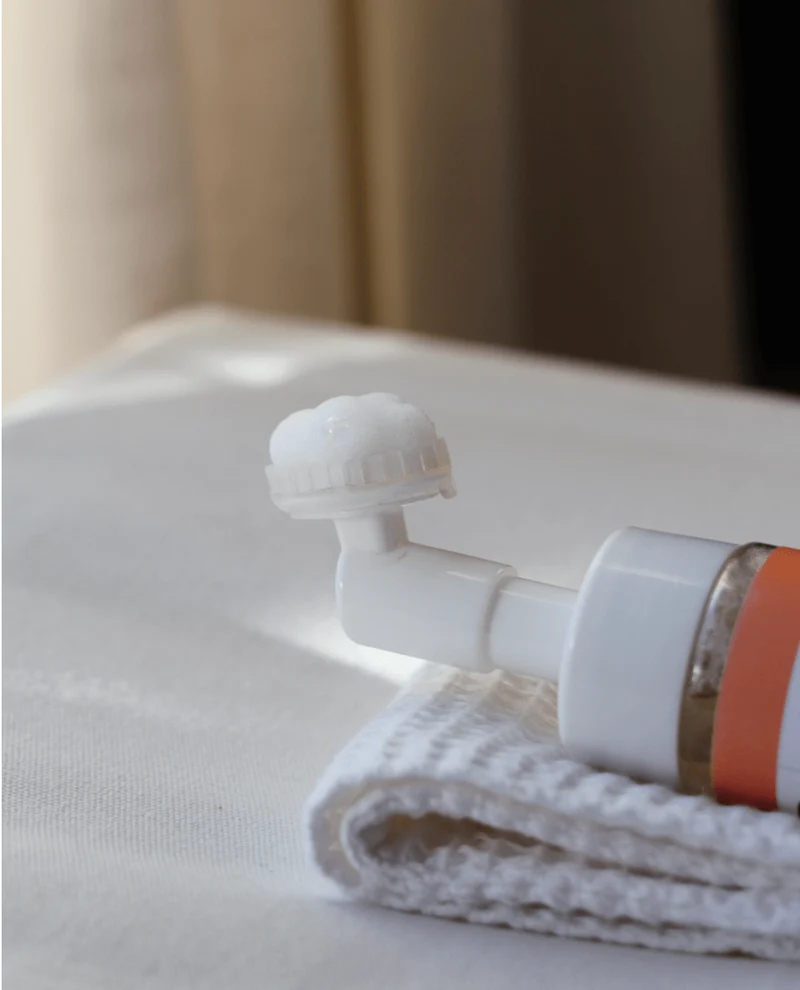 Nettoyant pattes rechargeable avec applicateur