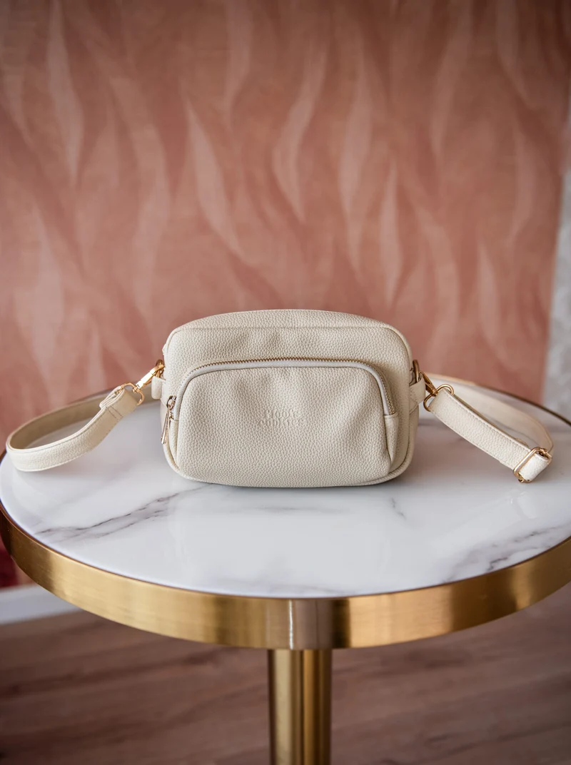 Sac banane avec distributeur de sacs canins intégré