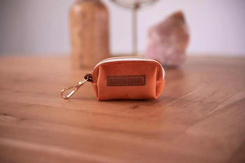 Porte sacs à crottes élégant