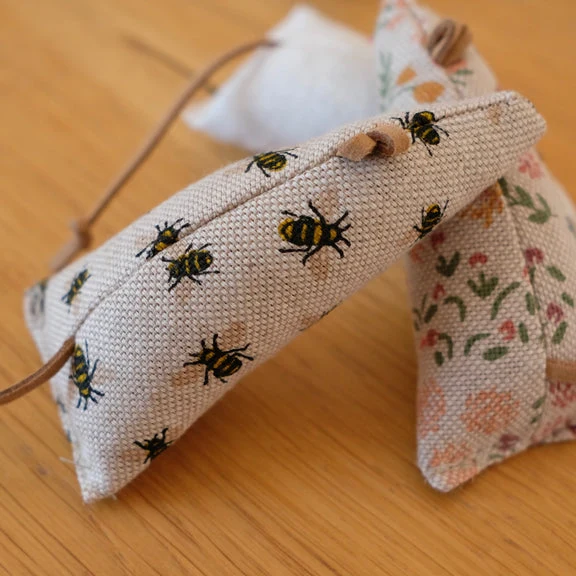 Souris pour chat à l'herbe à chat séchée