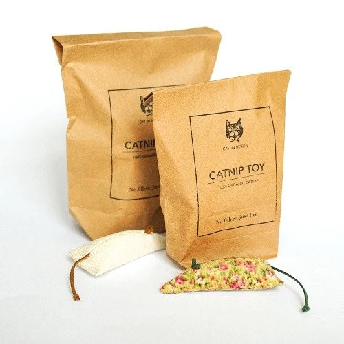 Souris pour chat à l'herbe à chat séchée