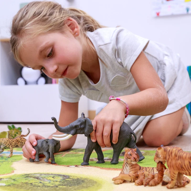 Figurine Jeune éléphant d'Afrique