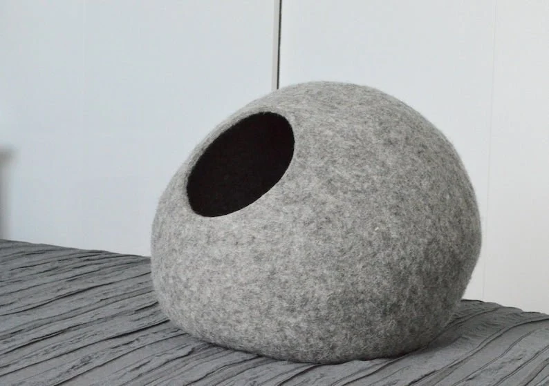 Cocon en laine feutrée pour chat - Panier confortable artisanal