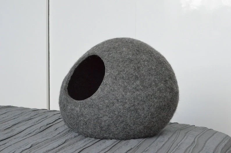 Cocon en laine feutrée pour chat - Panier confortable artisanal