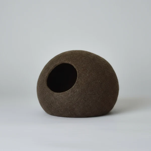 Cocon en laine feutrée pour chat - Panier confortable artisanal