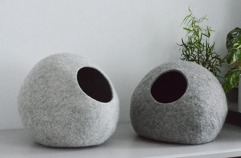 Cocon en laine feutrée pour chat - Panier confortable artisanal