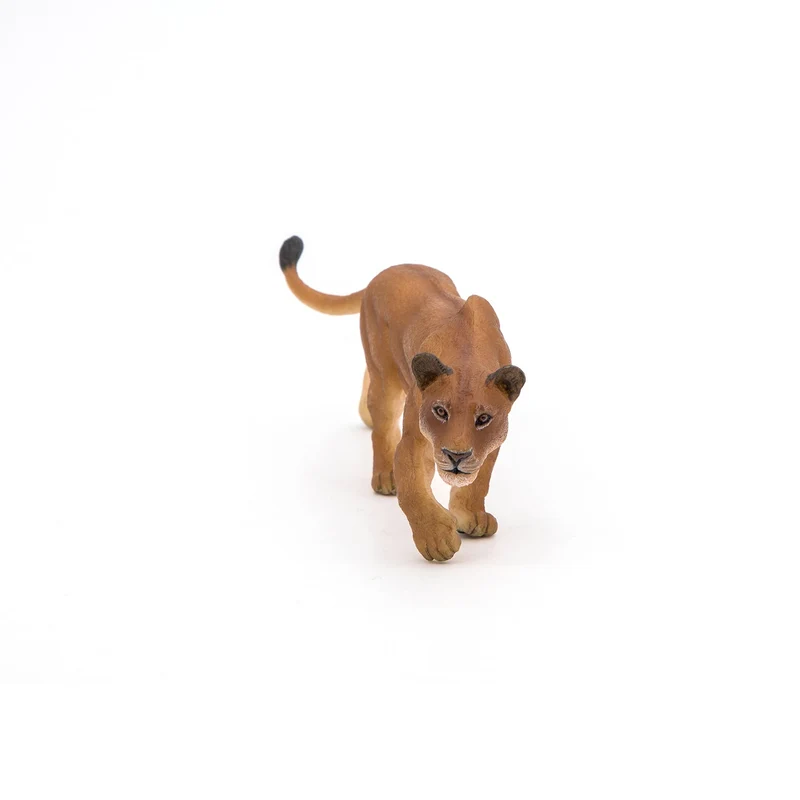 Figurine Lionne chassant